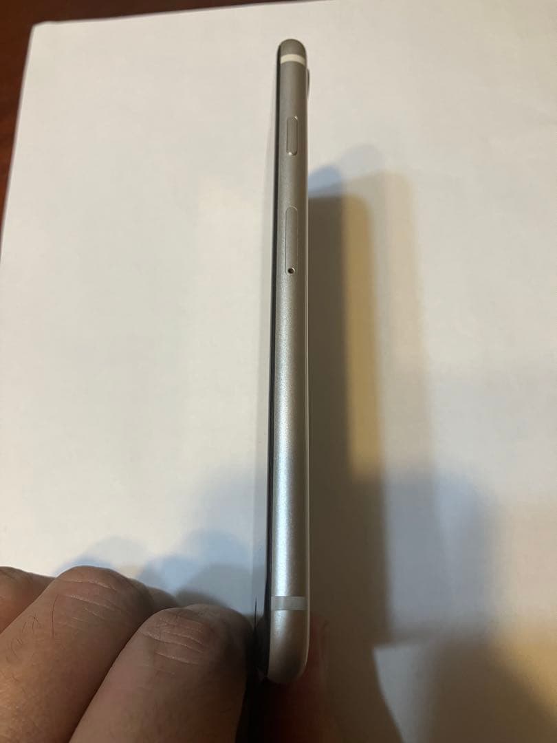 iPhoneSE 第三世代スターライト 64GB SIMフリー バッテリー76%