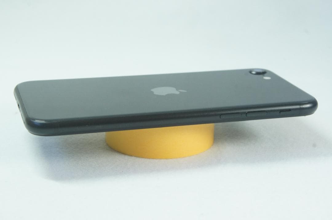 ☆☆美品　iPhone SE2 ブラック 64GB SIMフリー☆☆