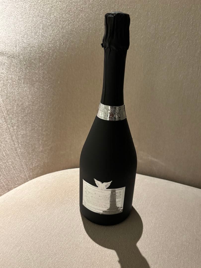 ANGEL シャンパン 黒いボトルとケース付き