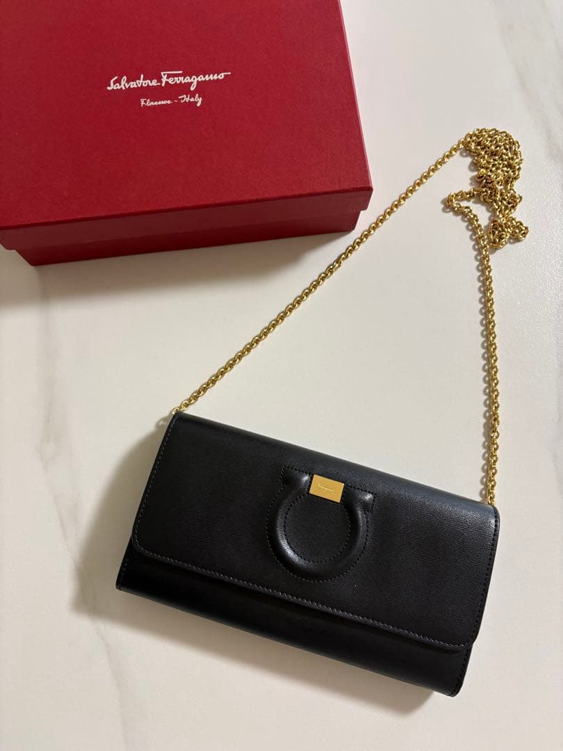Salvatore Ferragamo フェラガモ チェーンウォレット バッグ