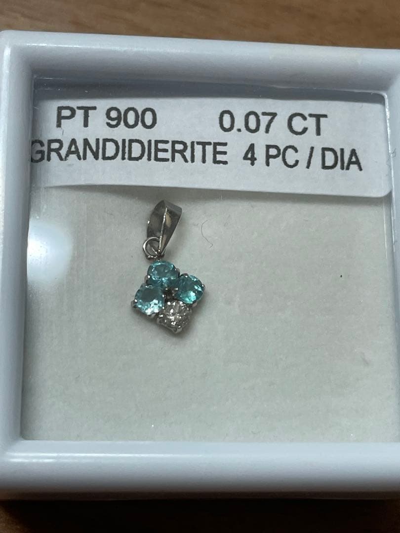 グランディディエライト ペンダントトップ PT 900 0.07CT