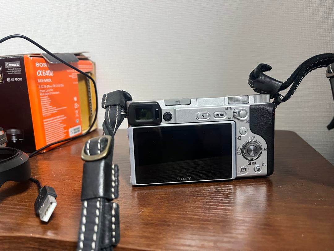 SONY α 6400とsel35 f18 レンズ ミラーレスカメラ