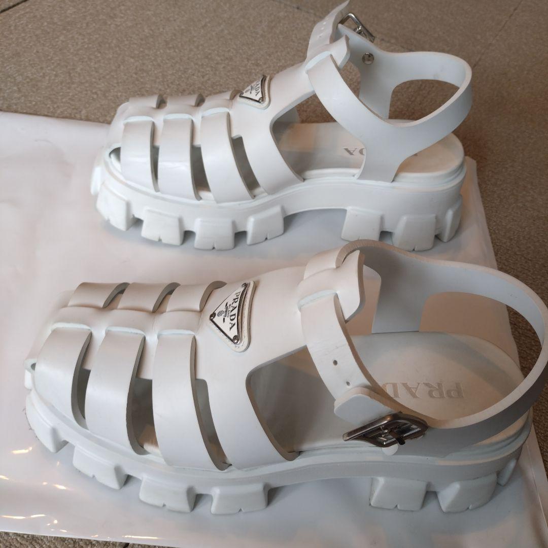 プラダ モノリス ラバー サンダル