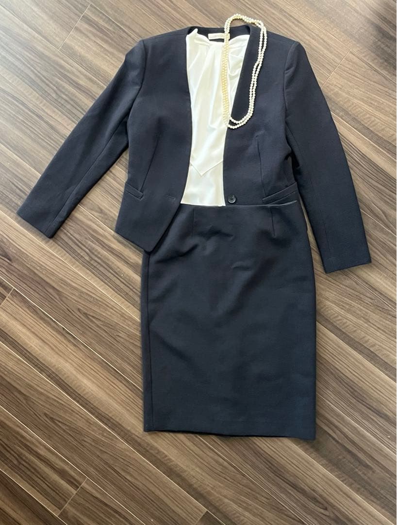 美品　EPOCA ネイビースカートスーツ　濃紺