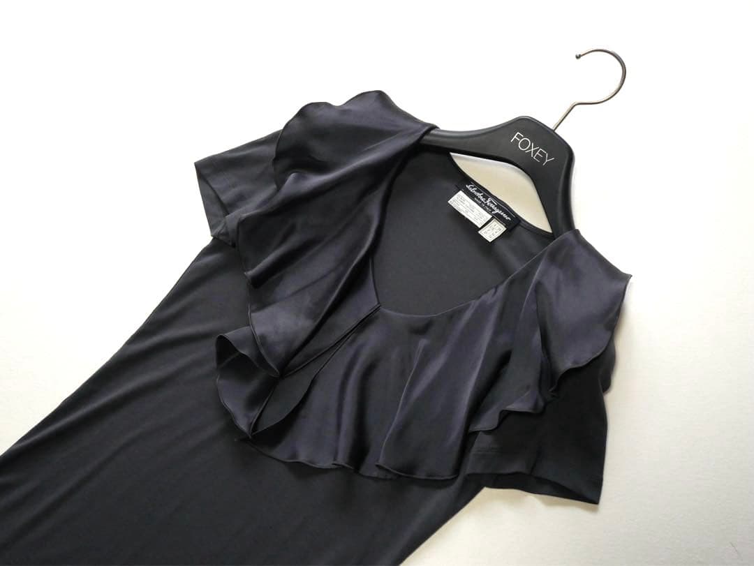 サルヴァトーレフェラガモ　シルクフリル　トップス　38