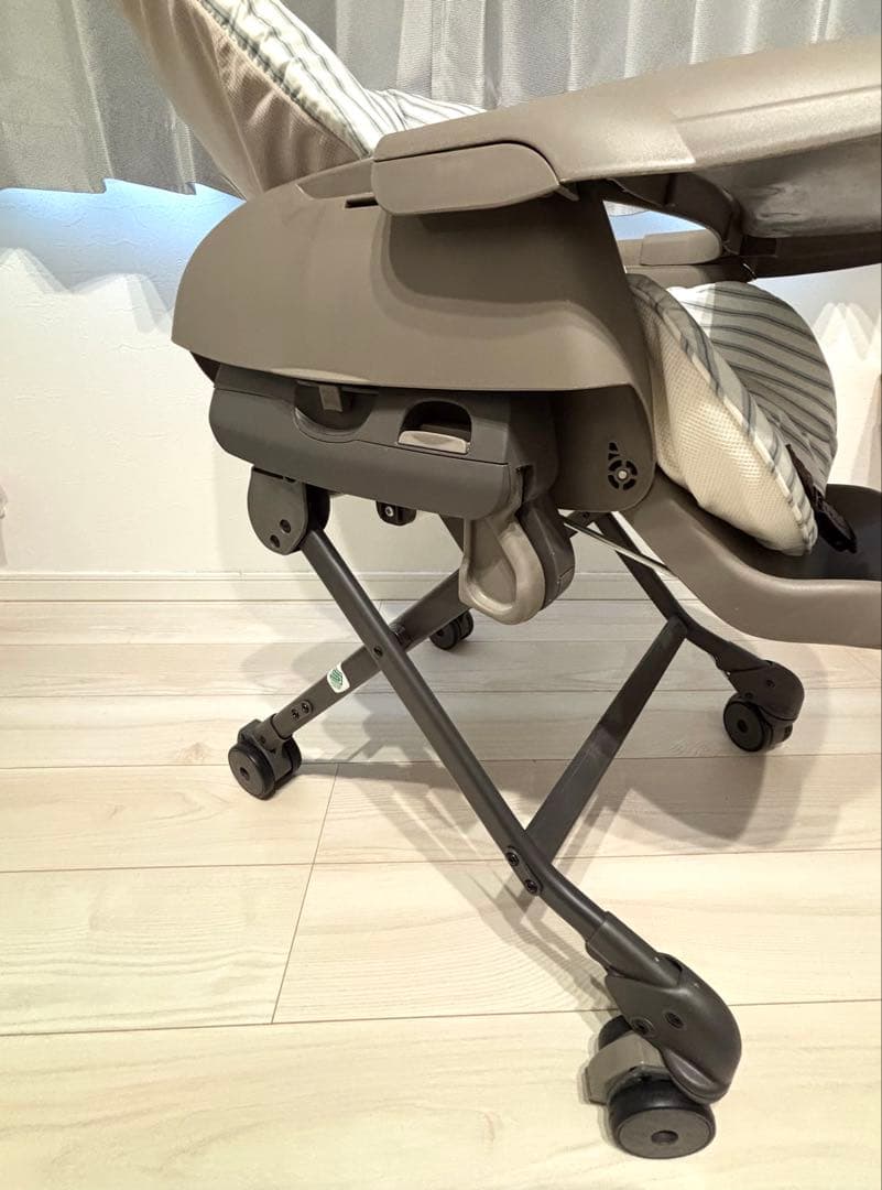 美品コンビスウィングベッド&チェアネムリラ