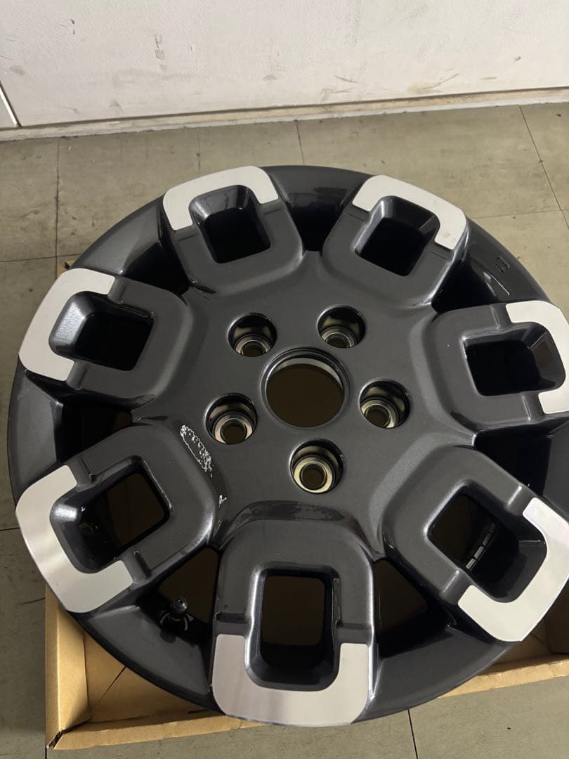 ホンダ 新型フリードクロスター純正アルミホイール