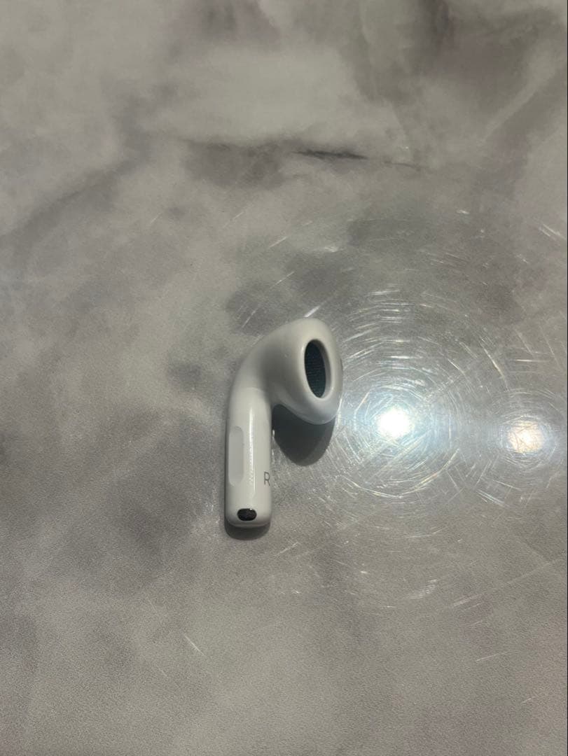 Apple AirPods 第4世代 右耳のみ