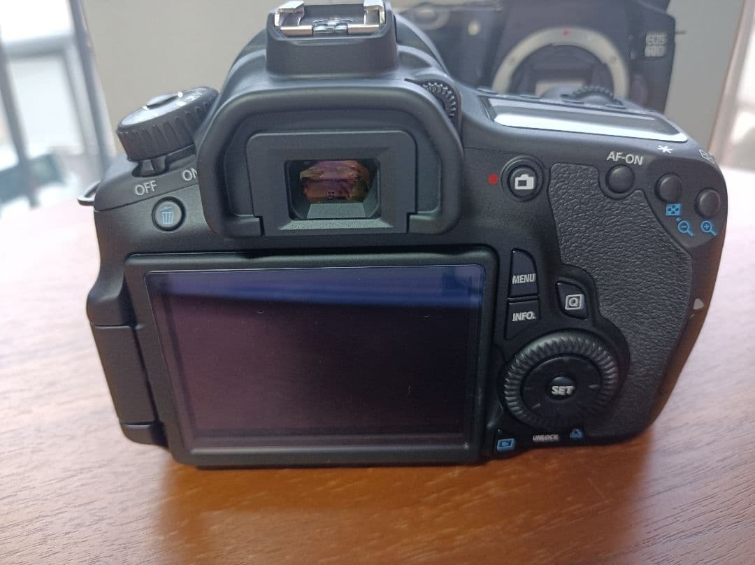 Canon　eos 60Dデジタル一眼レフカメラ