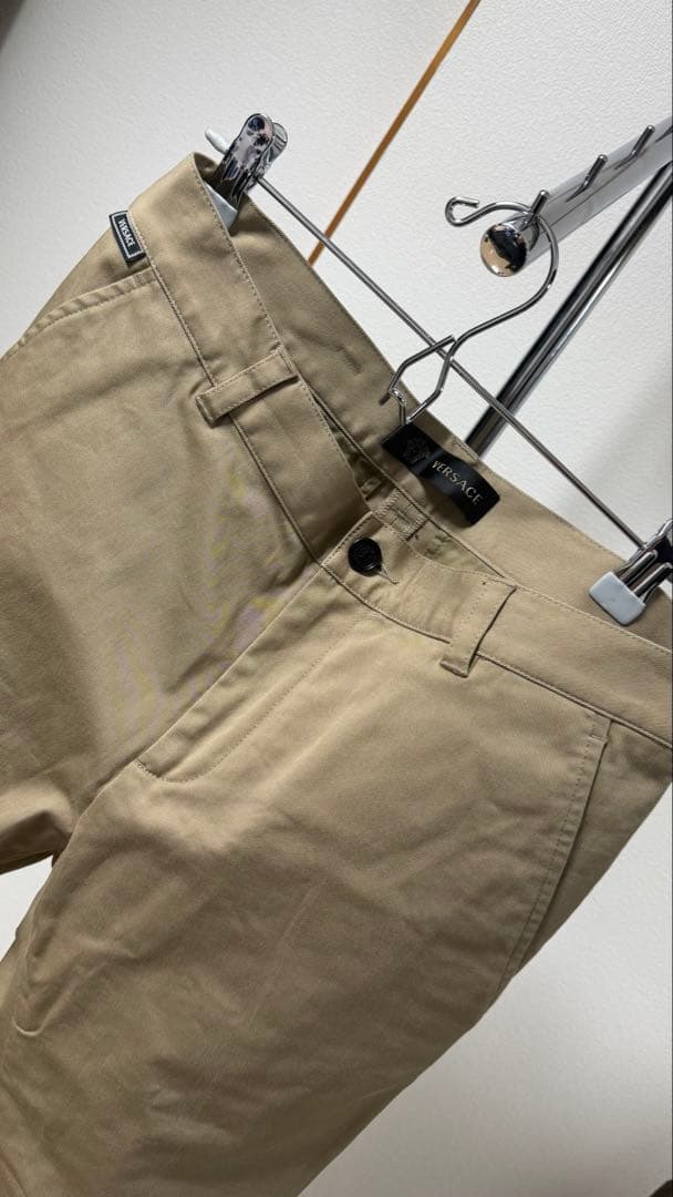 Versace スリムチノパンツ ベージュ