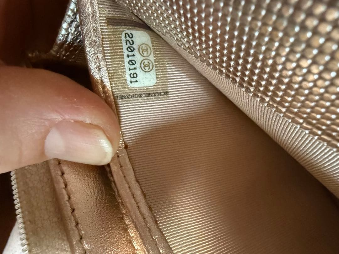 Chanel ピンクシルバー キルティング 長財布