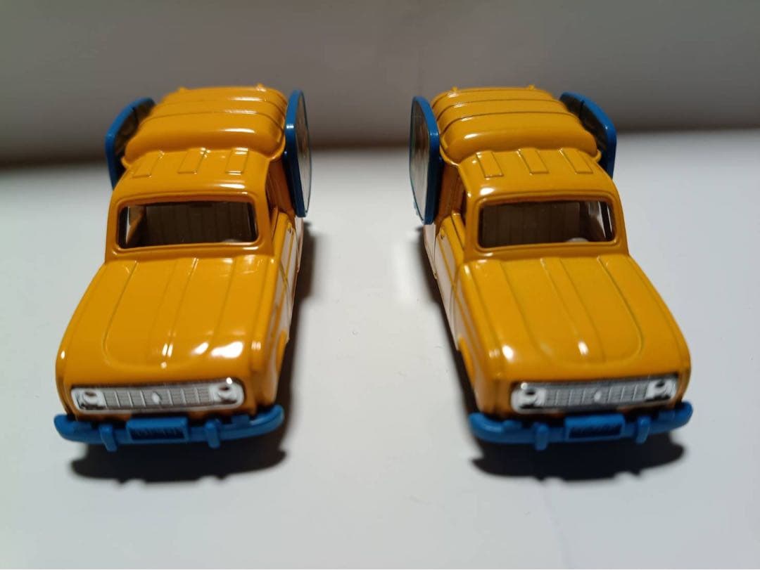 トミカ　外国車シリーズF12 ルノー4 フルゴネット　2個