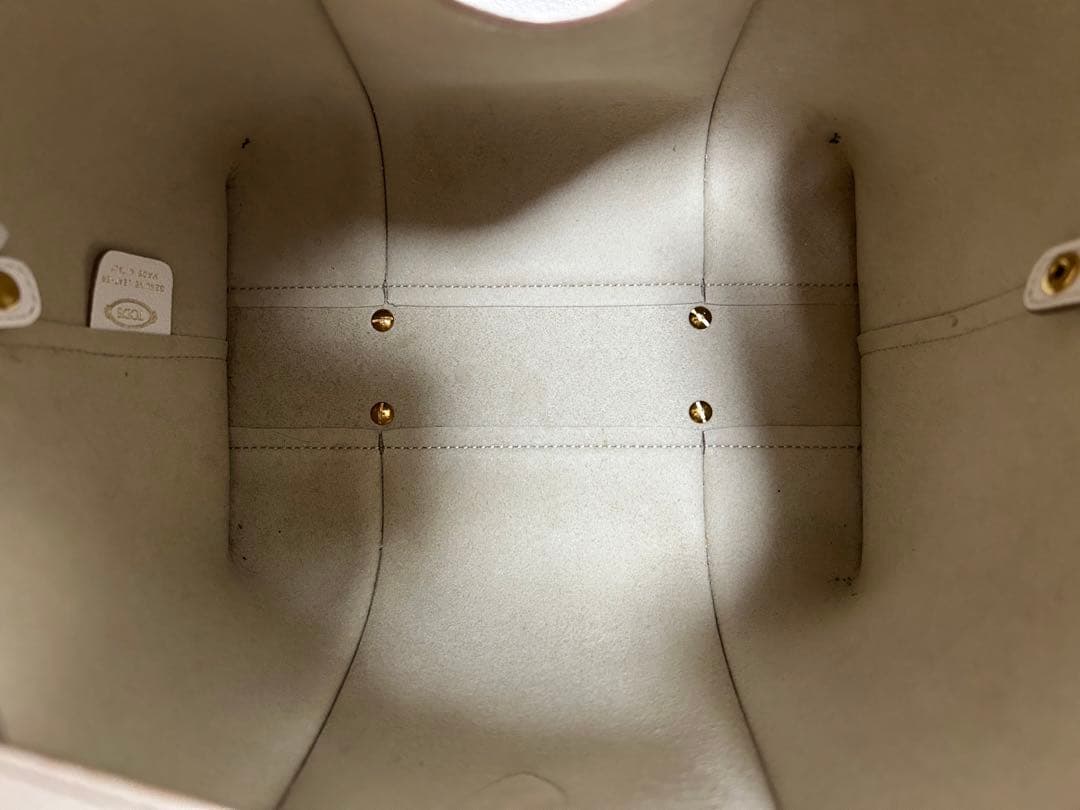 人気色 ホワイト　Tタイムレス　レザーショッピングバッグミニ　トッズ　Tod’s