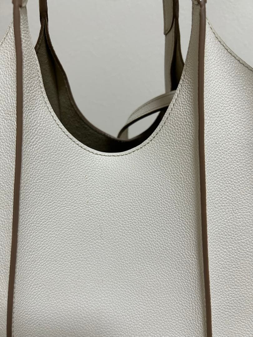 人気色 ホワイト　Tタイムレス　レザーショッピングバッグミニ　トッズ　Tod’s