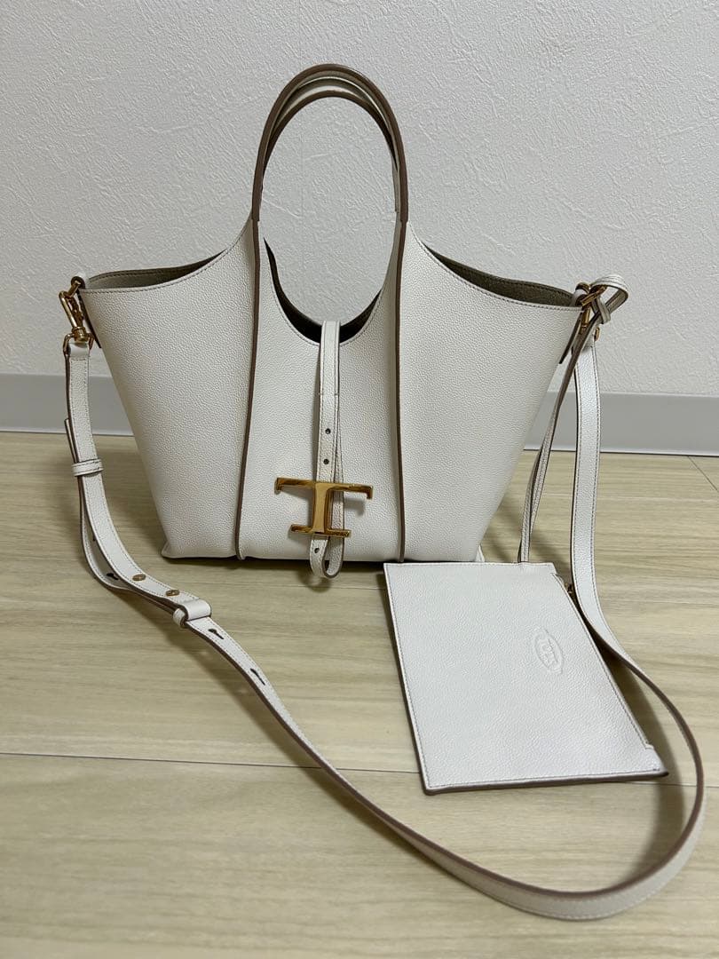 人気色 ホワイト　Tタイムレス　レザーショッピングバッグミニ　トッズ　Tod’s