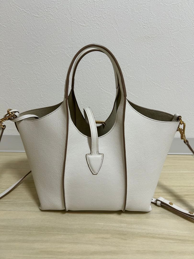 人気色 ホワイト　Tタイムレス　レザーショッピングバッグミニ　トッズ　Tod’s