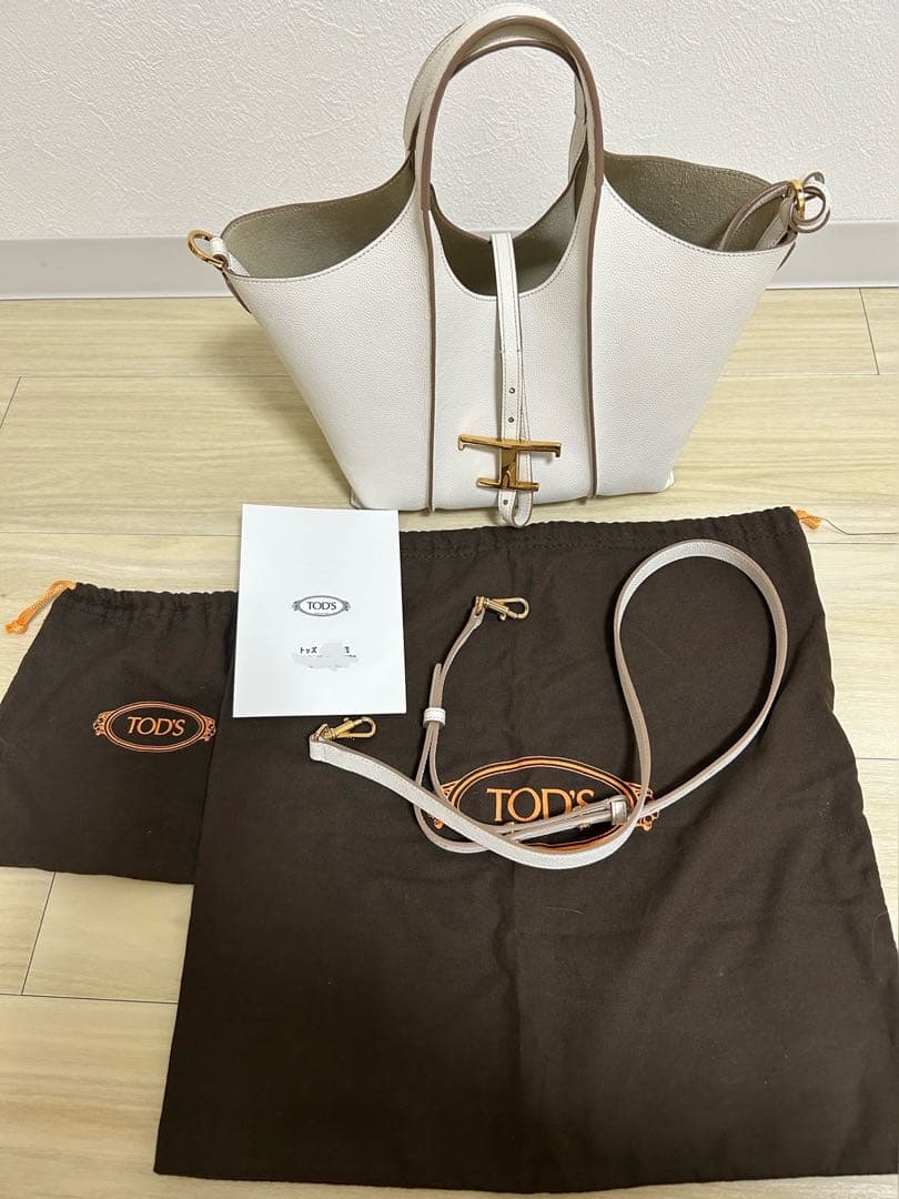 人気色 ホワイト　Tタイムレス　レザーショッピングバッグミニ　トッズ　Tod’s
