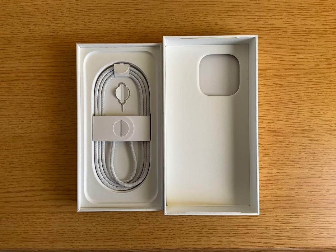 Apple iPhone16Pro 256GB ホワイトチタニウム 【おまけ付】