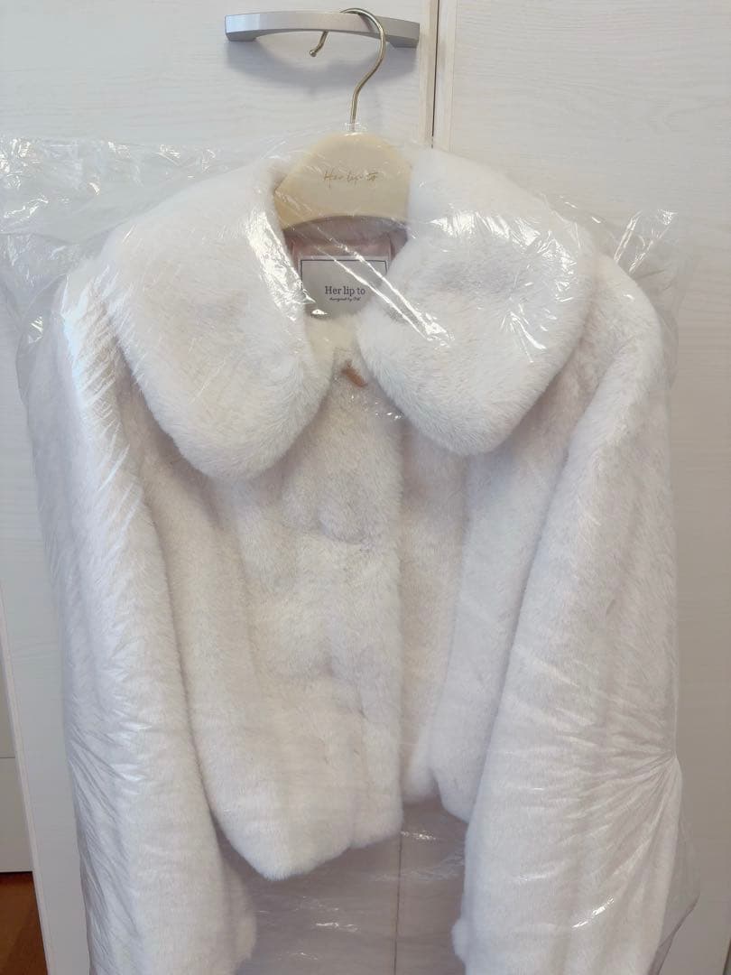 ジャケット・アウター herlipto Winter Love Faux Fur Coat 2024
