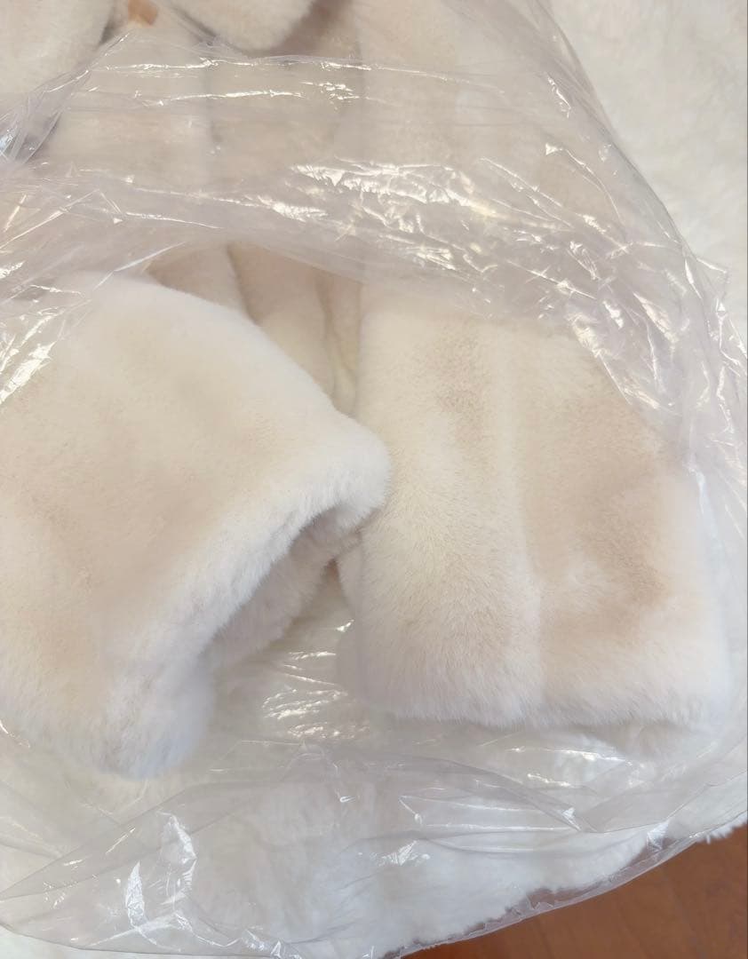 ジャケット・アウター herlipto Winter Love Faux Fur Coat 2024