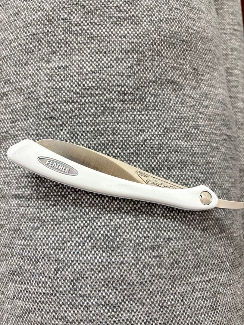 フェザー剃刀　理容