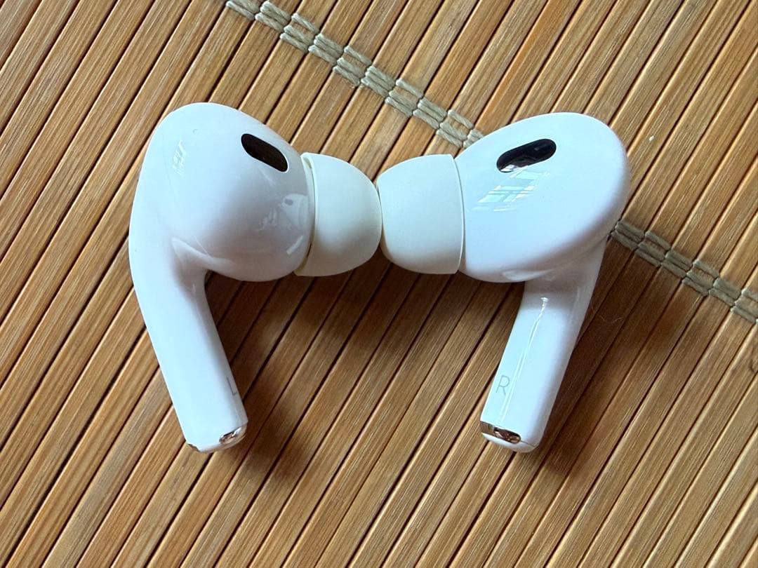 t*t様 [美品] AirPods Pro2 Lightning 本体