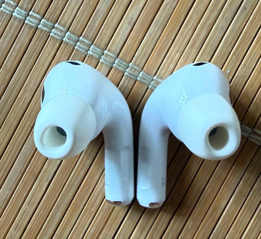 t*t様 [美品] AirPods Pro2 Lightning 本体