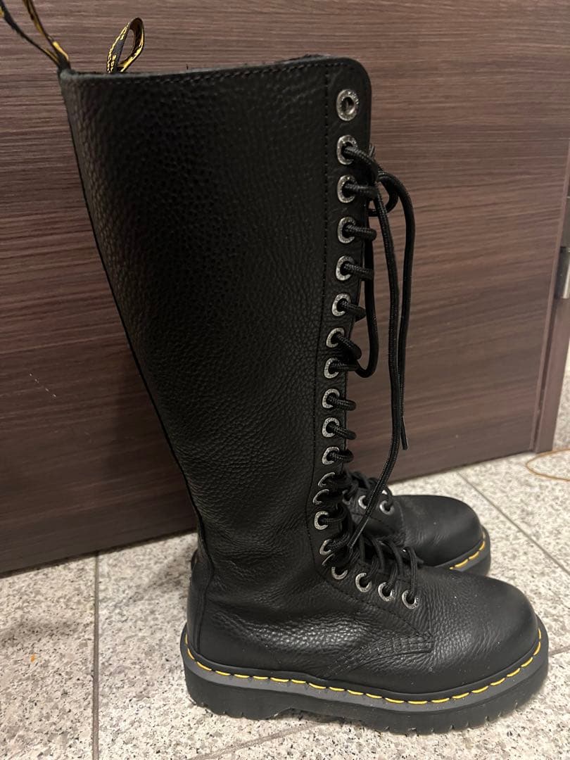 ドクターマーチン　20ホール　ブーツ　Dr.Martens 23センチ　UK4