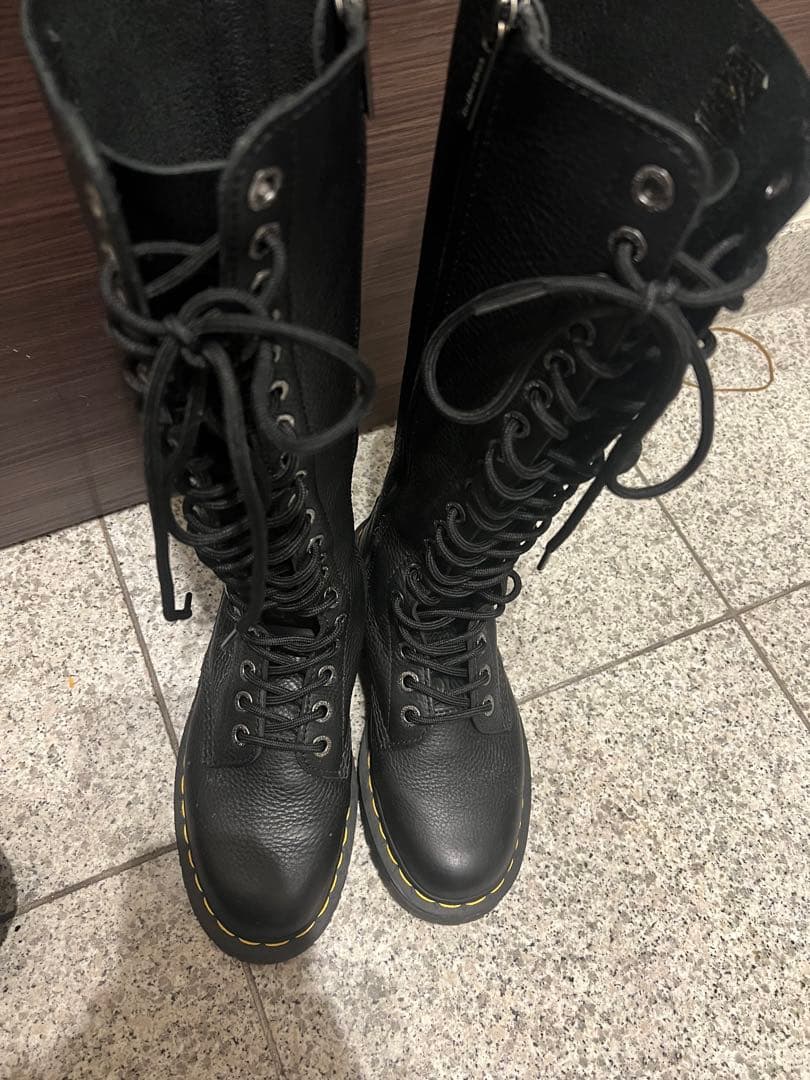 ドクターマーチン　20ホール　ブーツ　Dr.Martens 23センチ　UK4