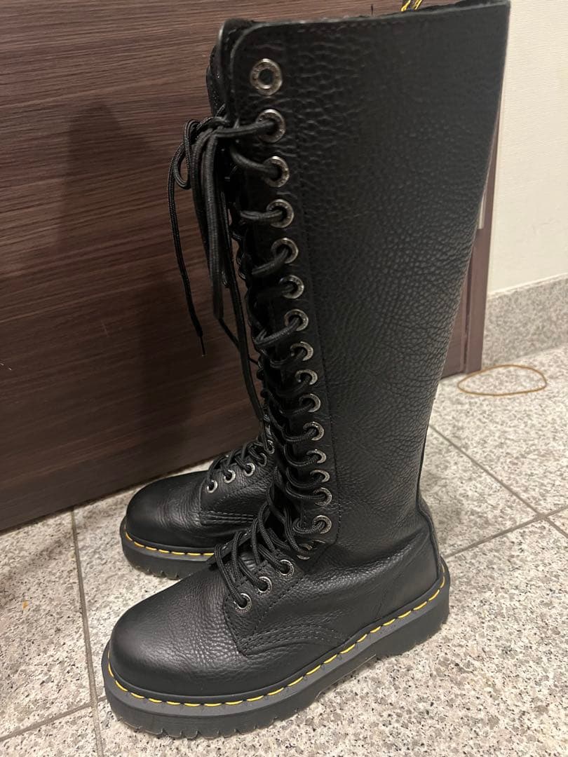 ドクターマーチン　20ホール　ブーツ　Dr.Martens 23センチ　UK4