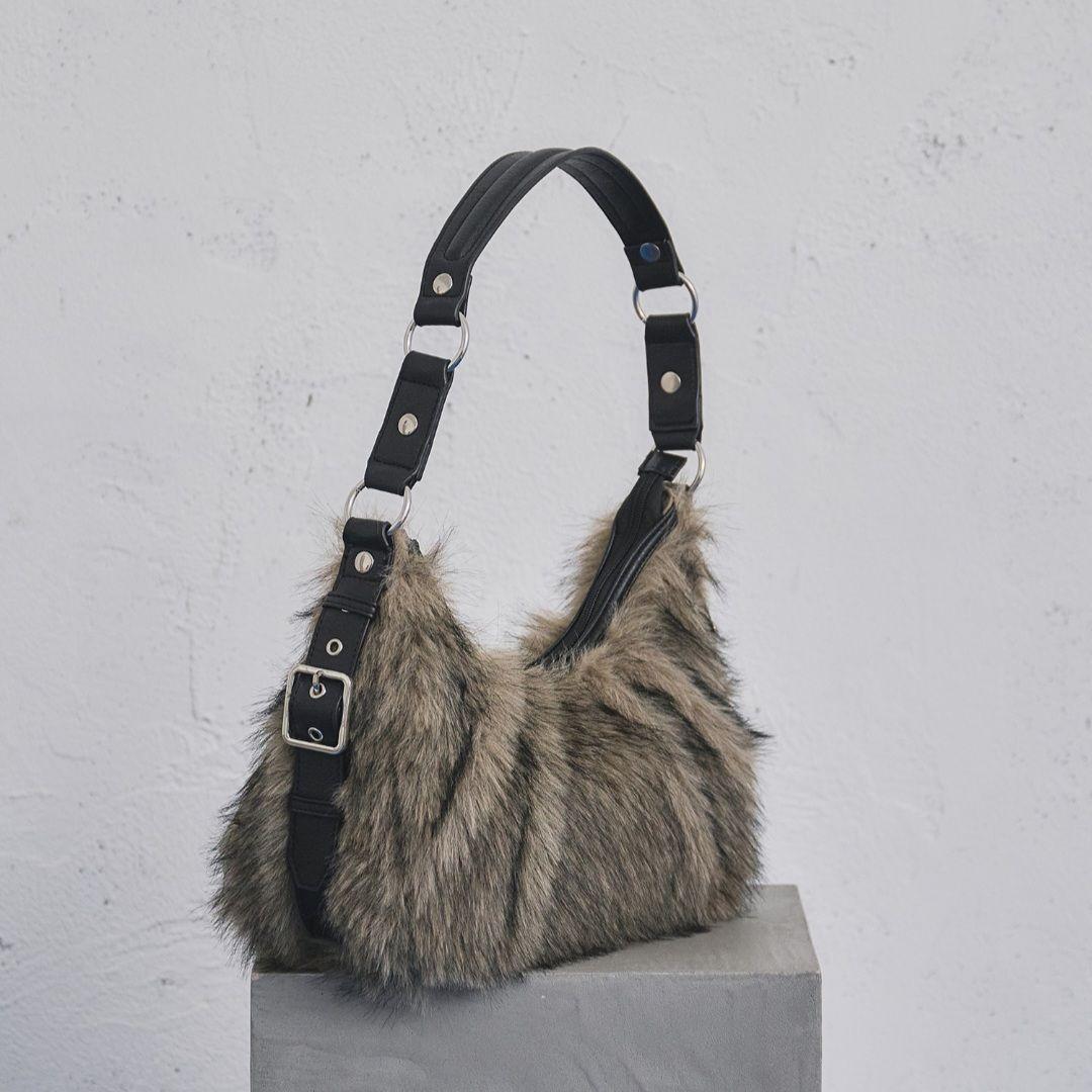 バッグ SIDE DESIGN TUCK HALF MOON BAG