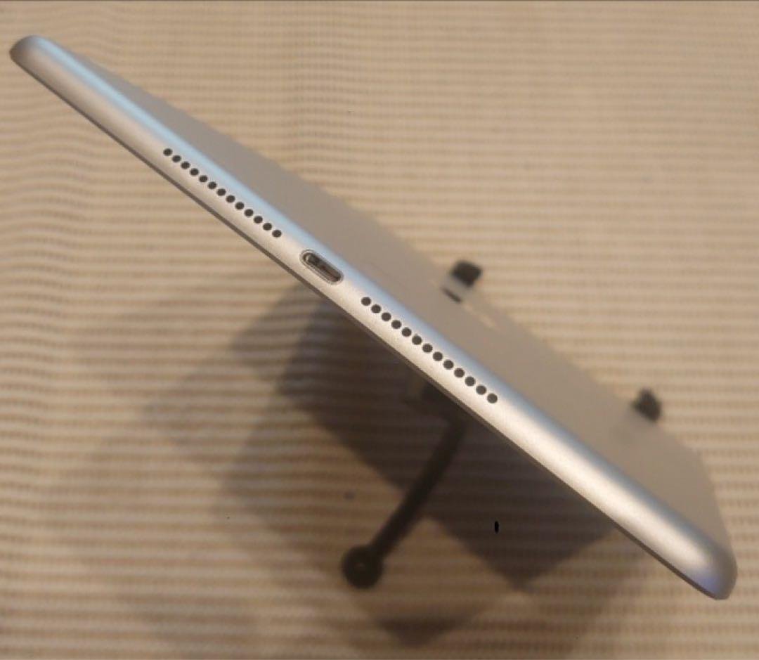 DMQW6完動品iPad第6世代(A1893)本体32GBシルバー送料込