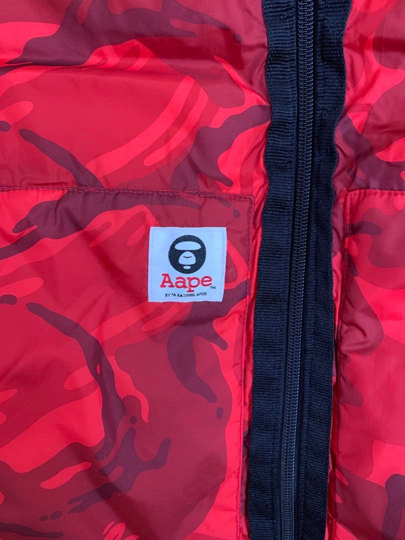 エイプ フード付きリバーシブルダウンベスト 黒 赤迷彩　ＸＬ