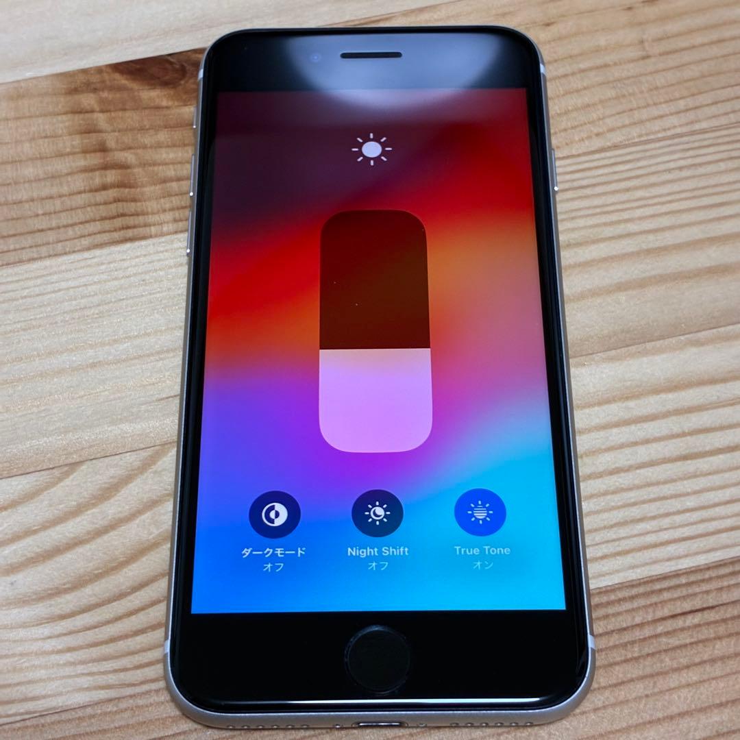 じ*い様 バッテリー新品　iPhoneSE第3世代64GB SIMフリー　美品