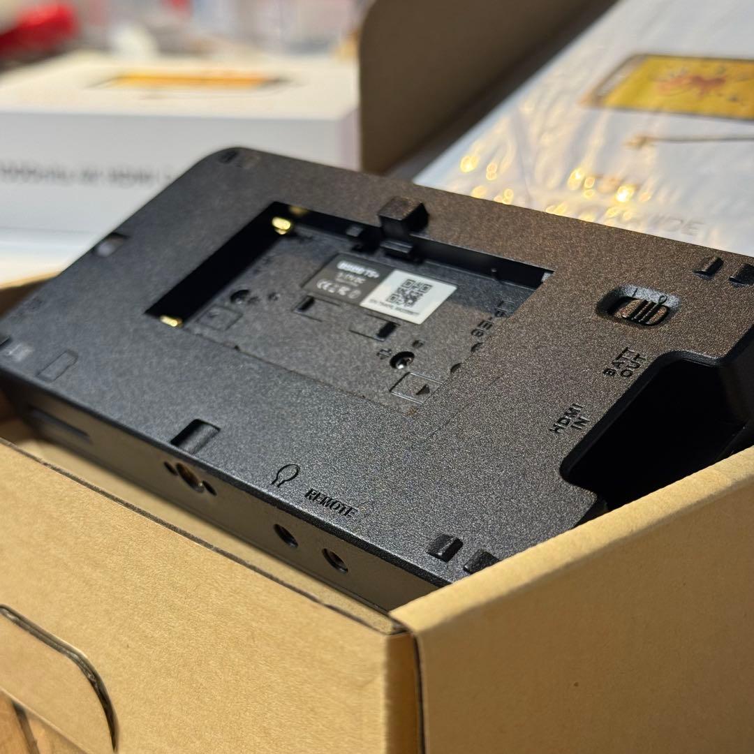 OSEE T5+ / 5.5 インチ カメラモニター（箱あり）