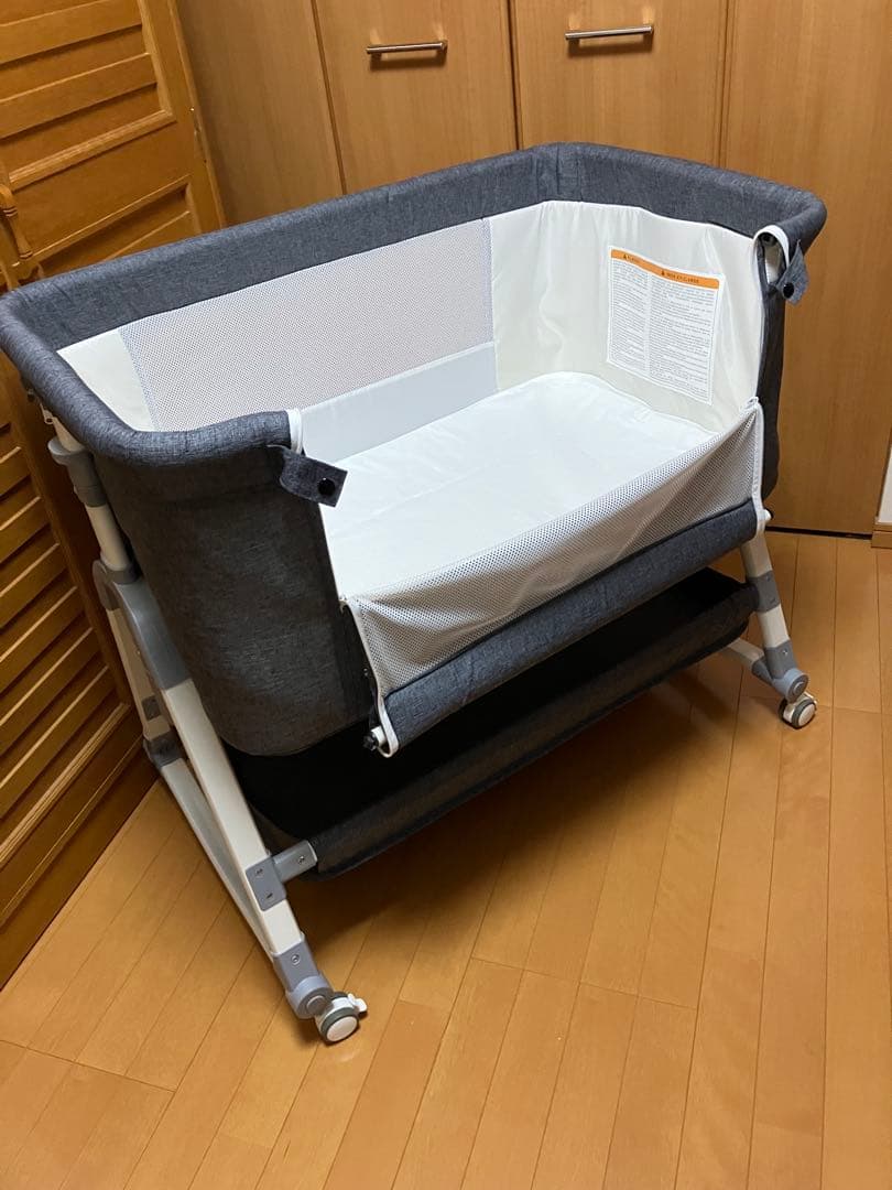 Vinona ベビーベッド グレー キャスター付き