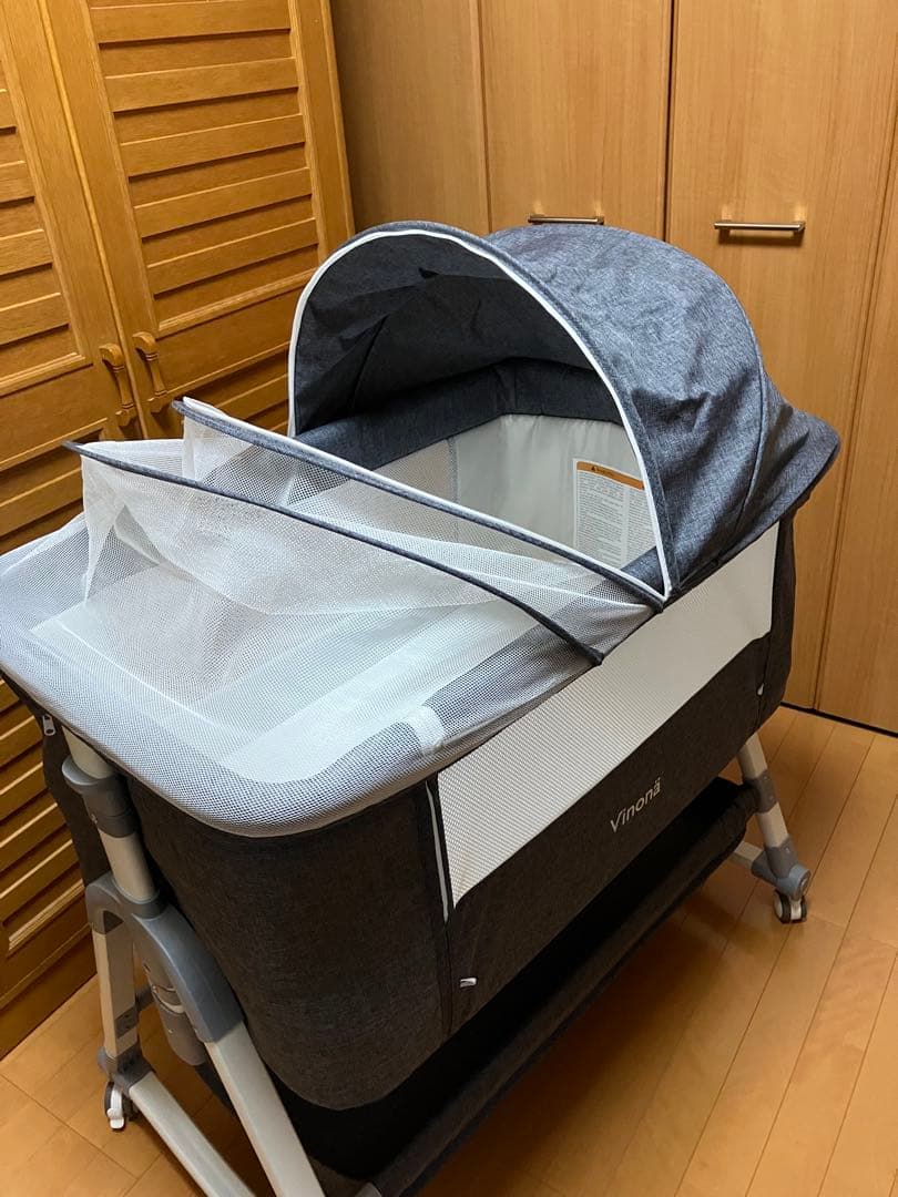Vinona ベビーベッド グレー キャスター付き