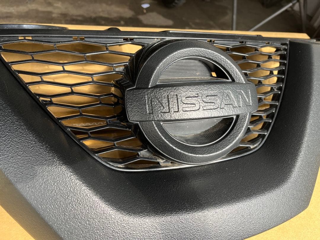 エクストレイルグリル　チッピング塗装