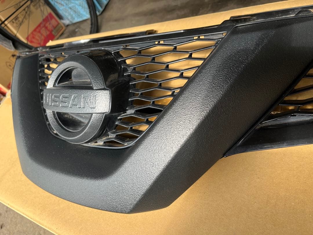 エクストレイルグリル　チッピング塗装