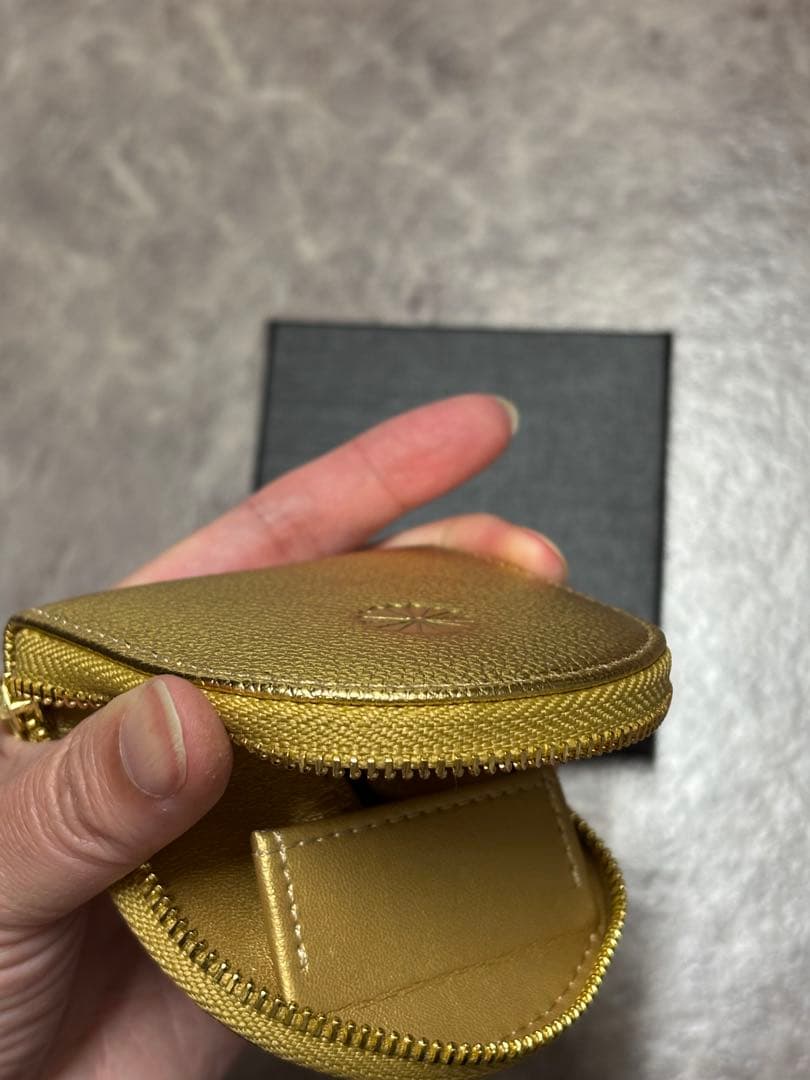 断*屋様 皇居　新品　大人気　ゴールド　ケース　菊の御紋　小銭入れ　開運