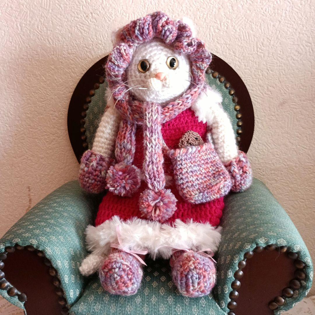 スマホポーチ(カバー無し用)　白猫　あみぐるみ　洋服・小物付　１点物