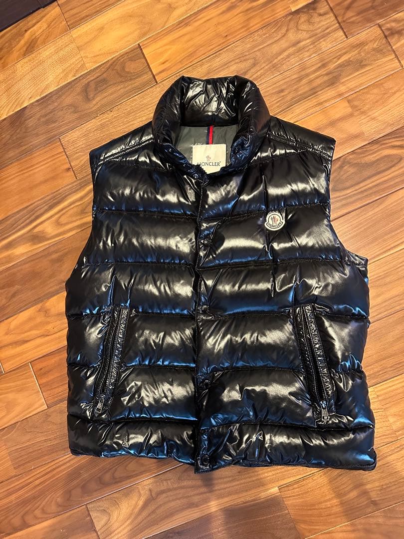 MONCLER ブラック ダウンベスト