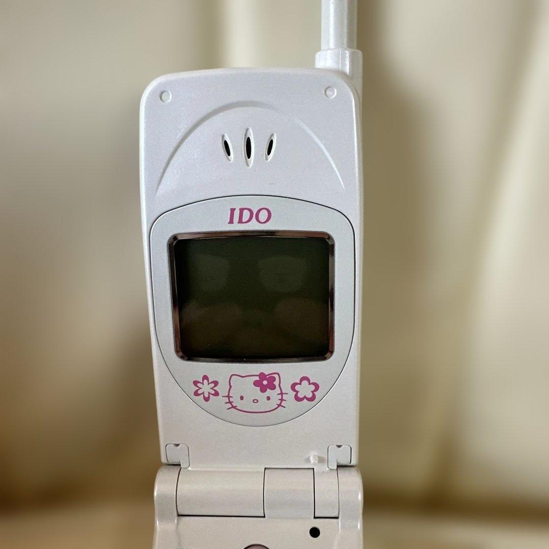 最終価格 Hello Kitty SANYO 折りたたみ携帯電話