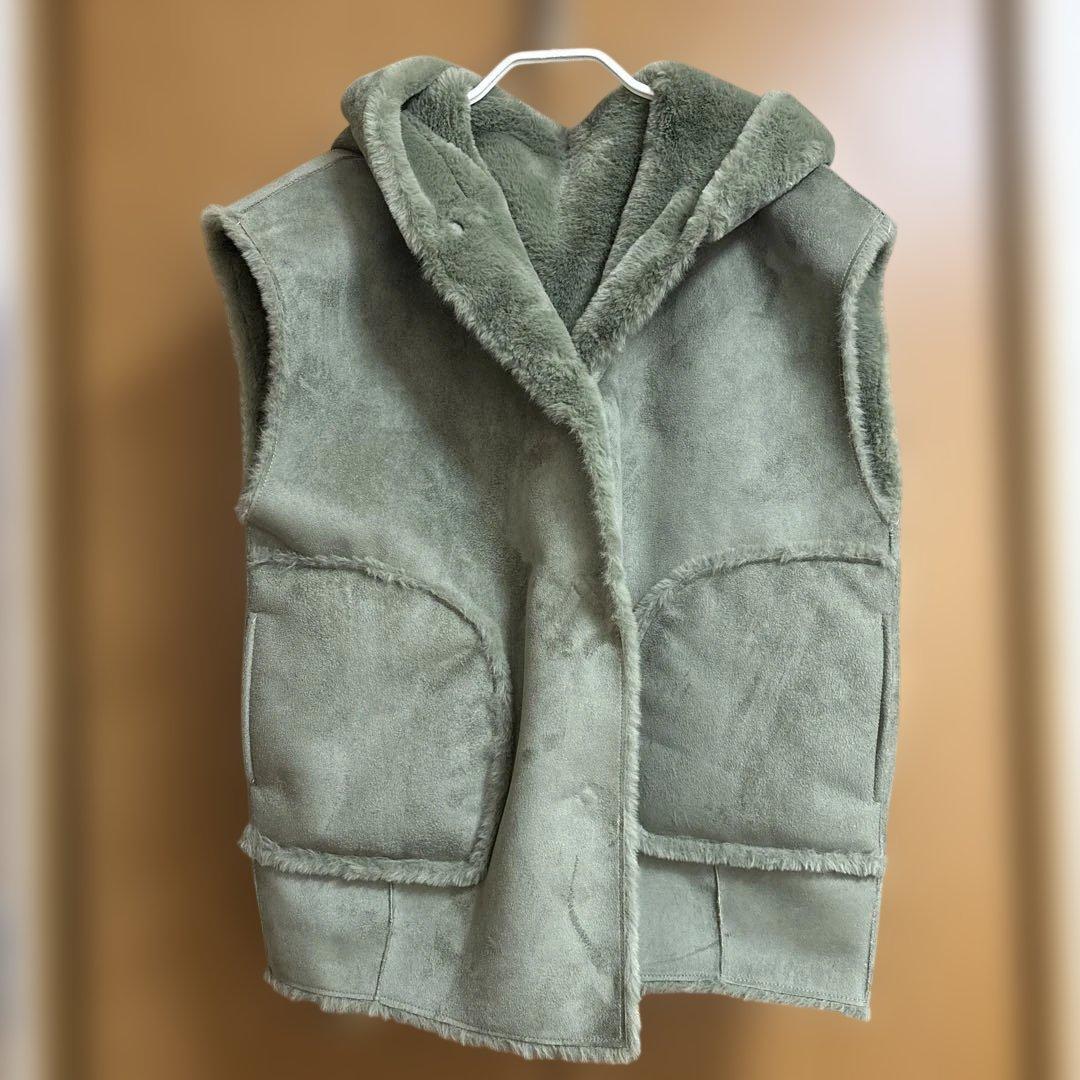 スリードッツ　リバーシブル　ムートンベスト