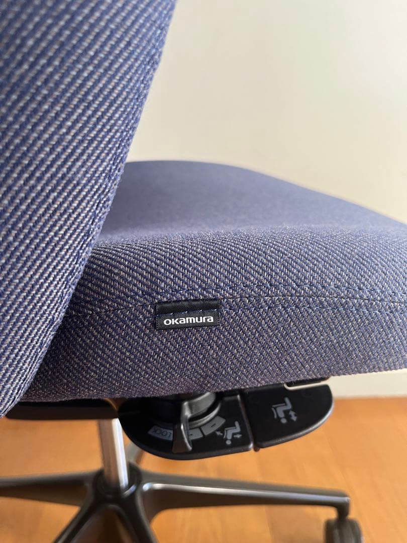 オカムラ　ライブスワークチェア　17.9万　2023年製　okamura モダン