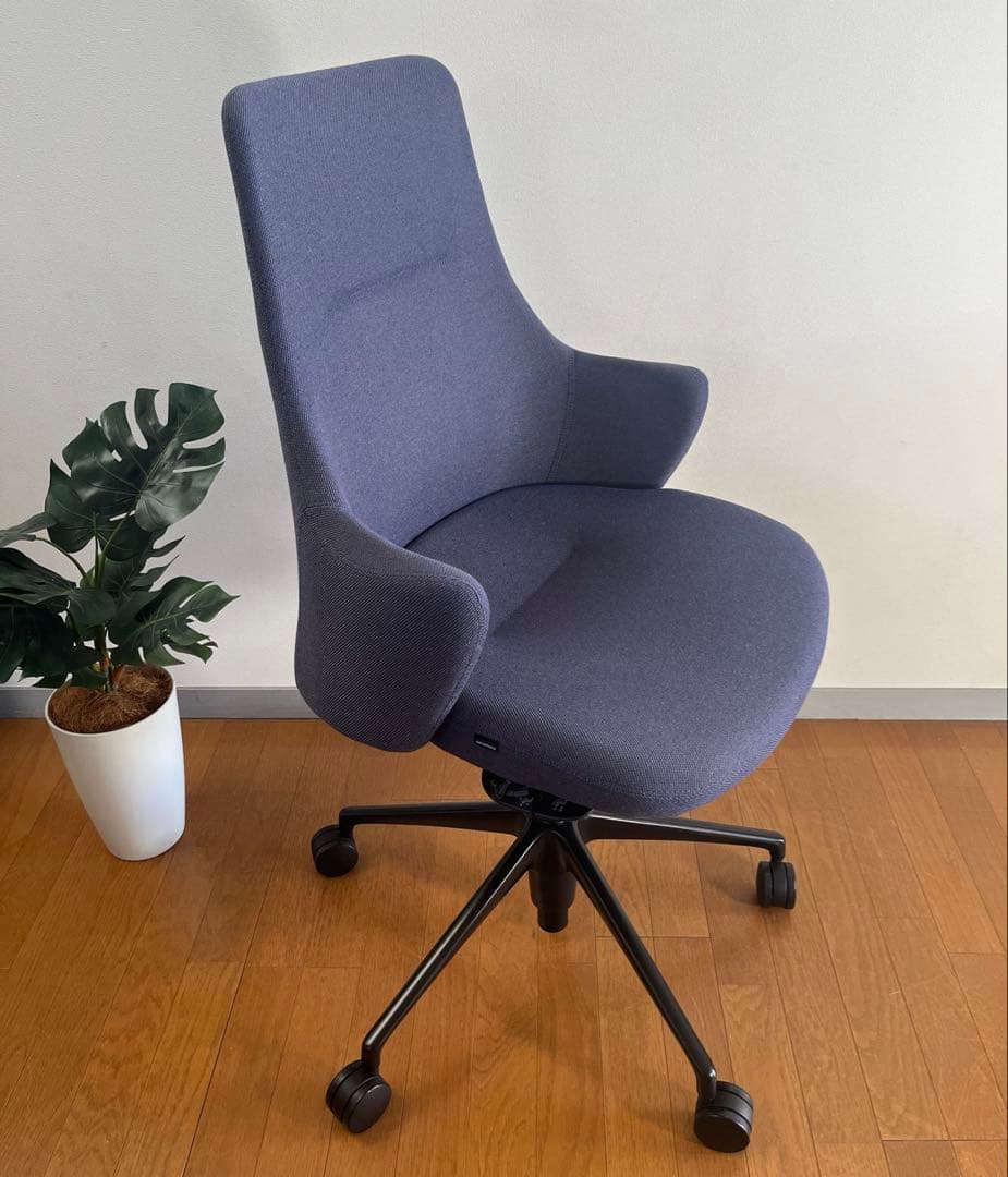 オカムラ　ライブスワークチェア　17.9万　2023年製　okamura モダン