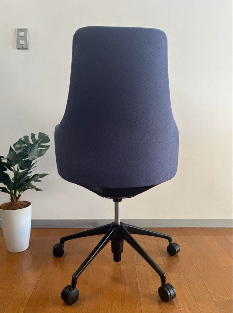 オカムラ　ライブスワークチェア　17.9万　2023年製　okamura モダン