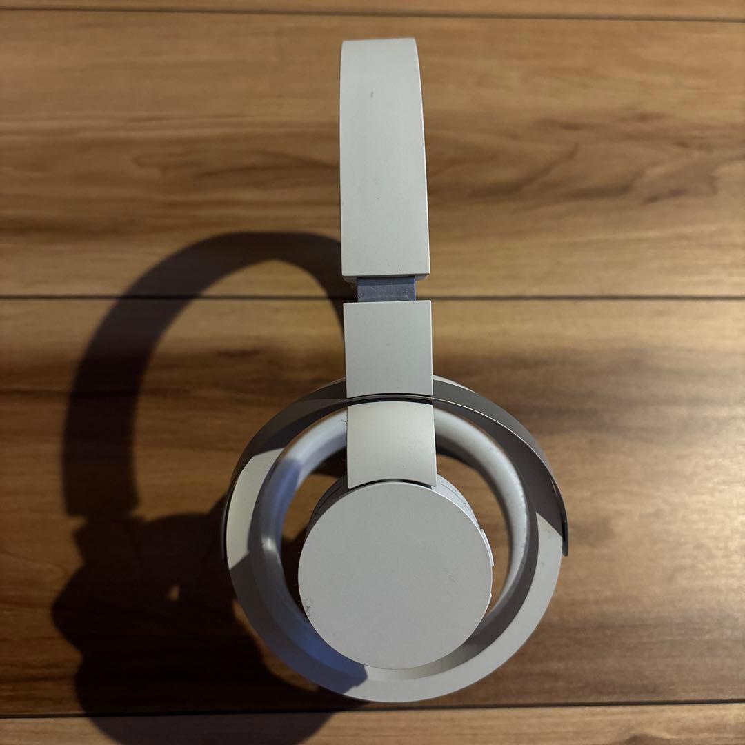ホワイト ワイヤレスヘッドホン オーバーイヤー　nwm one