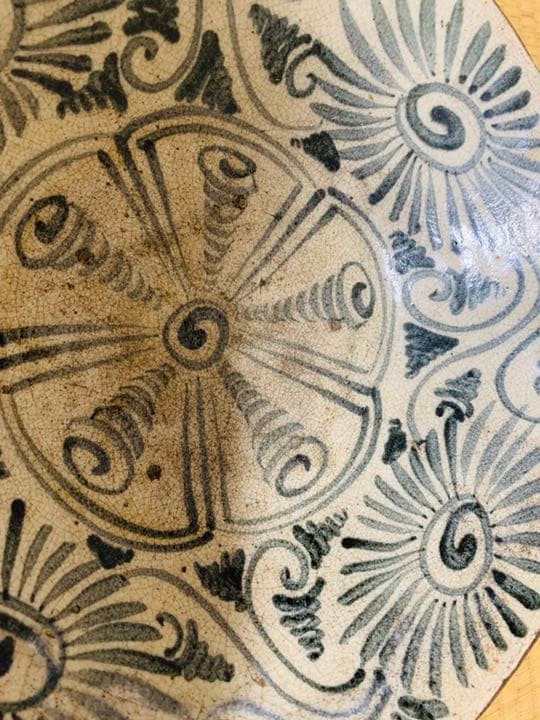 菊紋様染付大皿、安南時代