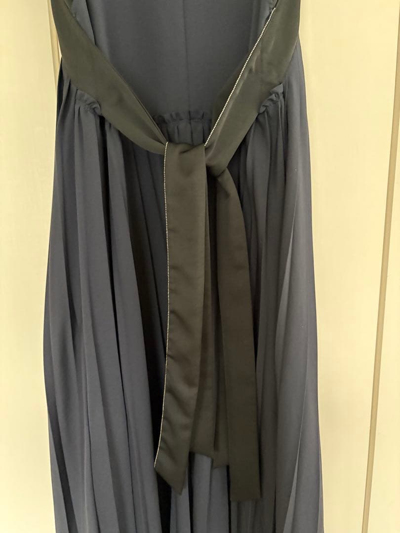 モラビトネイビープリーツノースリーブドレスワンピース